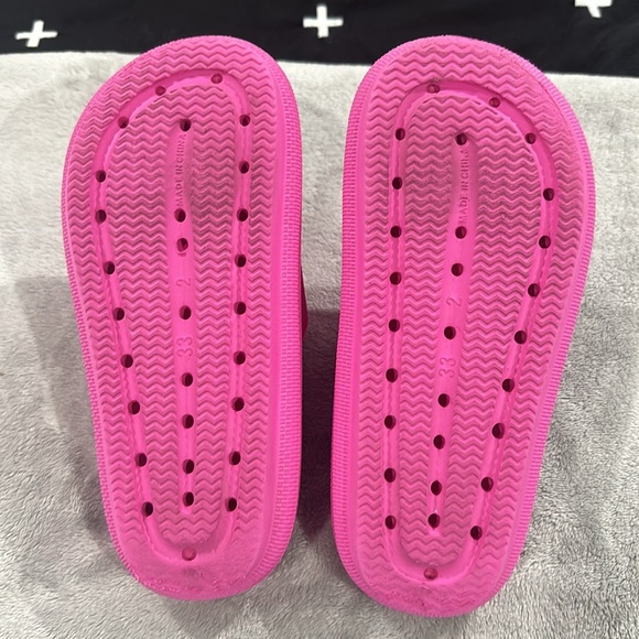 💞⭐️💞PINK RUBBER SLIDES💞⭐️💞 - Picture 4 of 5